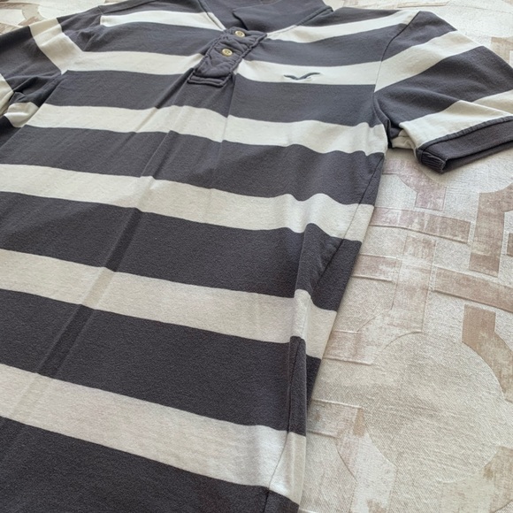 Hollister - Men’s stripped polo (Size Small) - Picture 3 of 7
